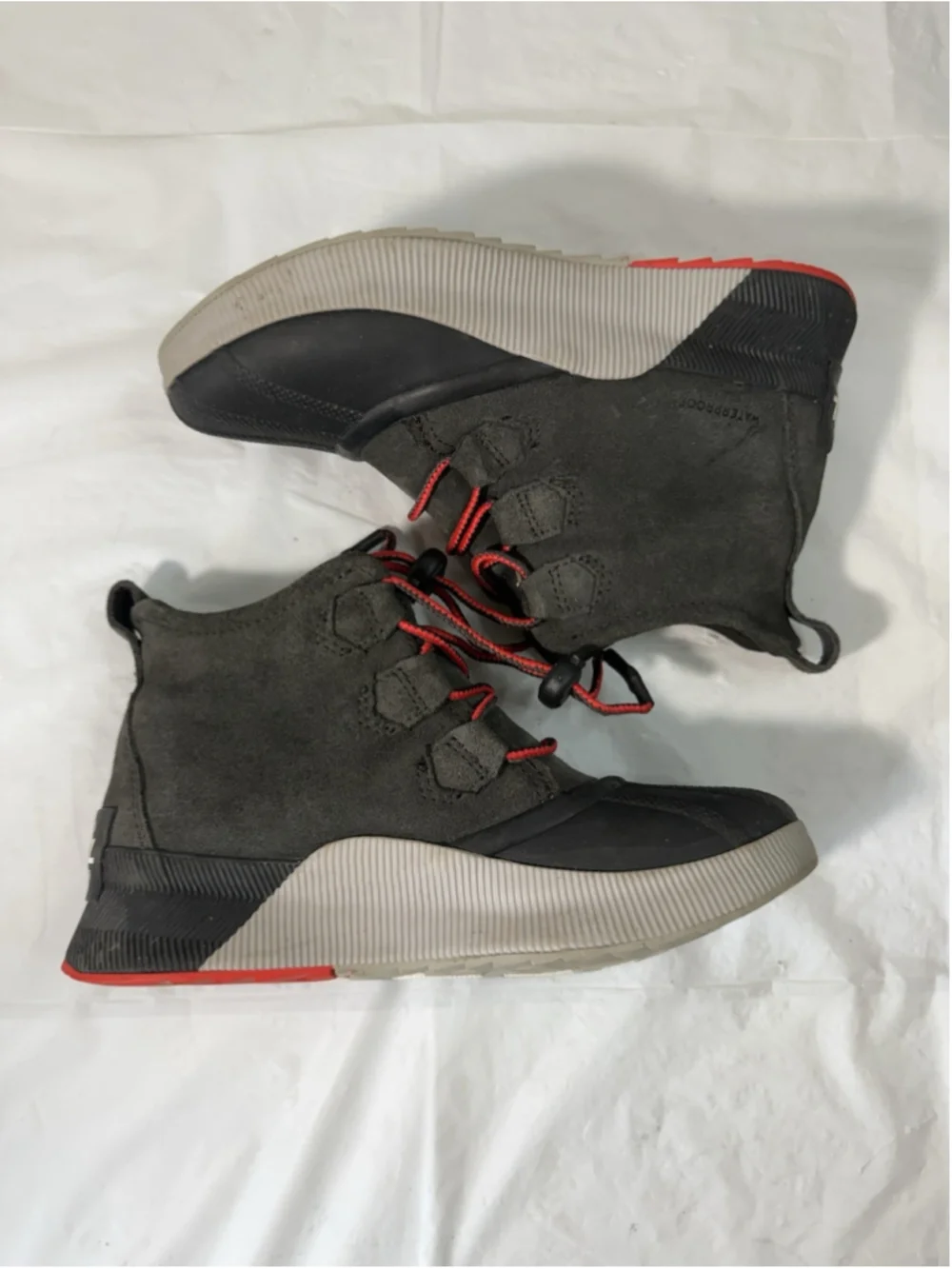 Sorel Out N About Boots Youth Size 4 Grey Red Shoes Waterproof Kids NY4564 093